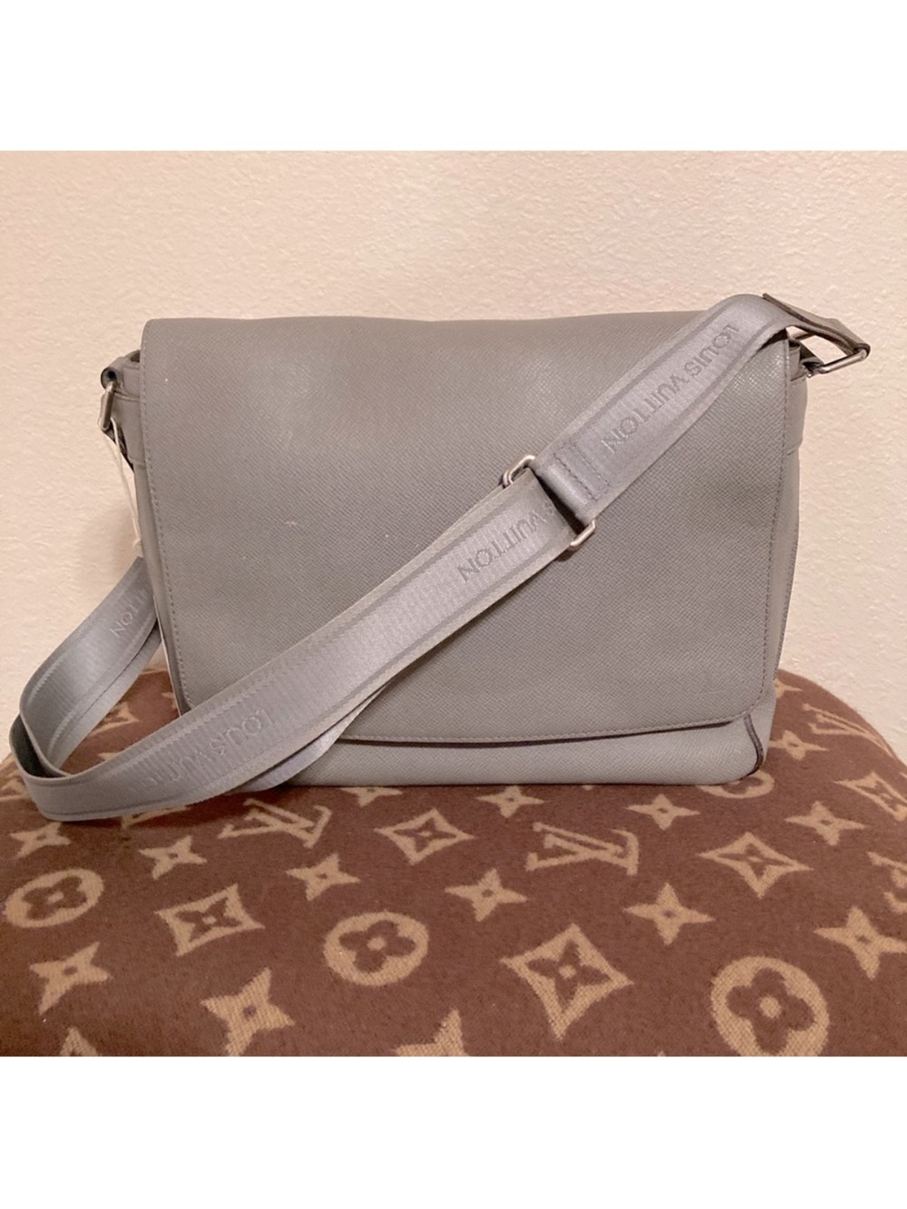 Louis Vuitton Light Grey Men's Messenger Bag